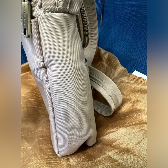 Travelon Anti-Theft Crossbody Bag Purse - Picture 4 of 15